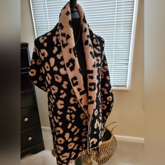 Mud Pie Leopard Chenille Scarf Wrap Super Soft NWT Reversible Soft OS - Picture 3 of 6